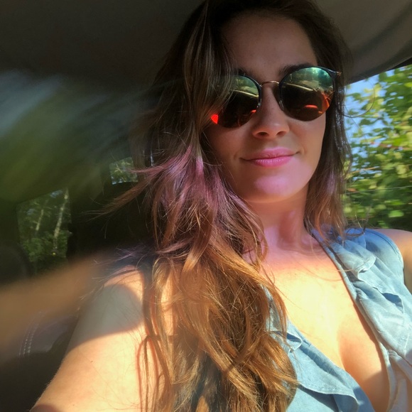 Meet your Posher, Holly - Picture 3 of 7